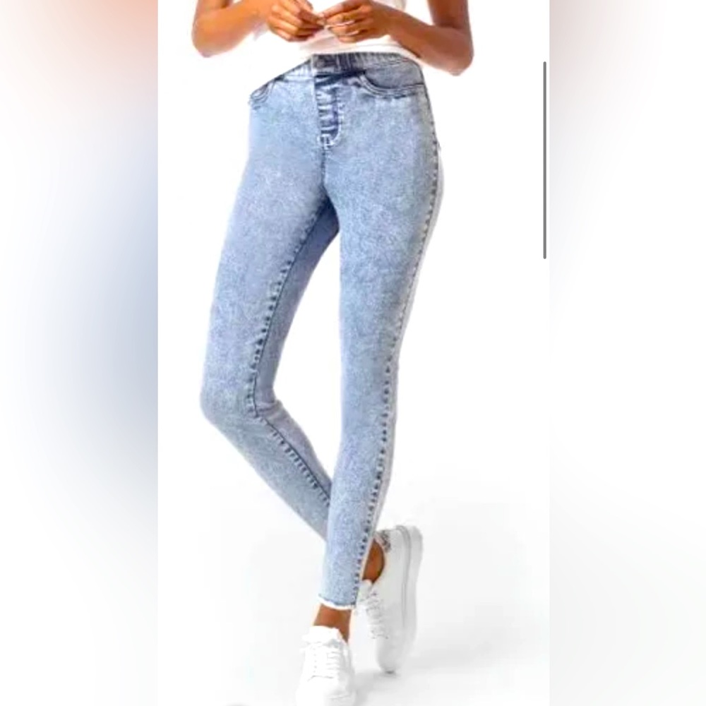 NWOT HUE Jeggings